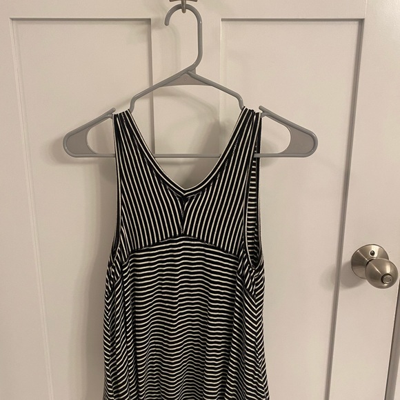 Black and White Stripe Tank Top - Picture 3 of 3